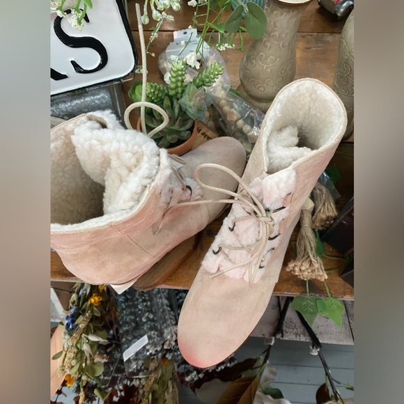 Mis-jes Winter Boot - Picture 1 of 7